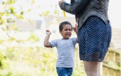 Broertjes en zusjes – hoe bereid je ze voor op de nieuwe baby?
